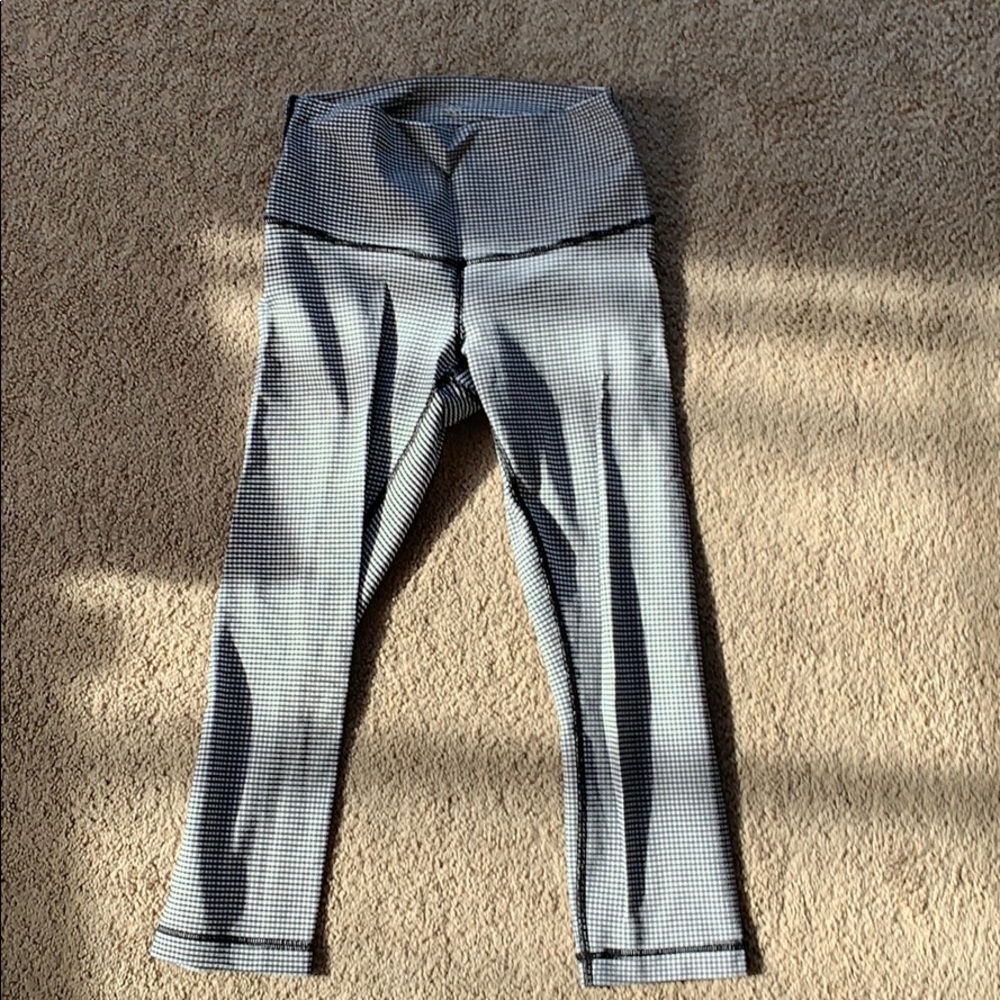 Lululemon gingham capri leggings